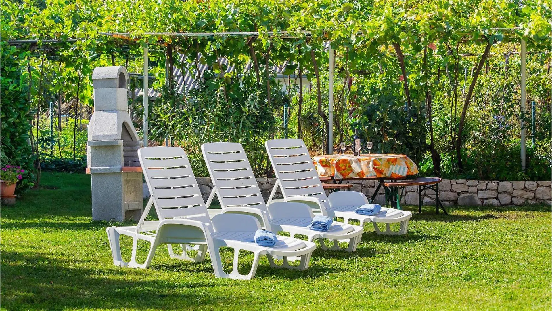 2 Bedroom Beautiful Apartment In Kapelica Raša