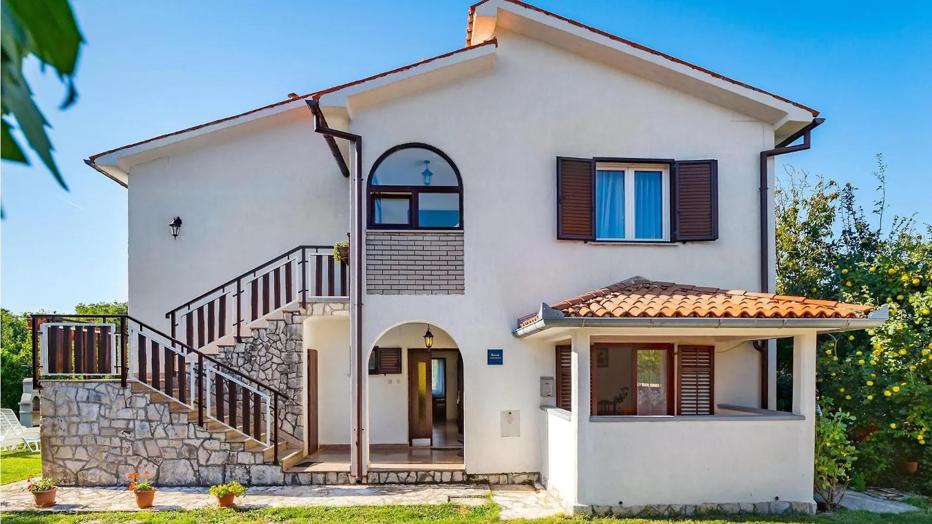 2 Bedroom Beautiful Apartment In Kapelica Raša